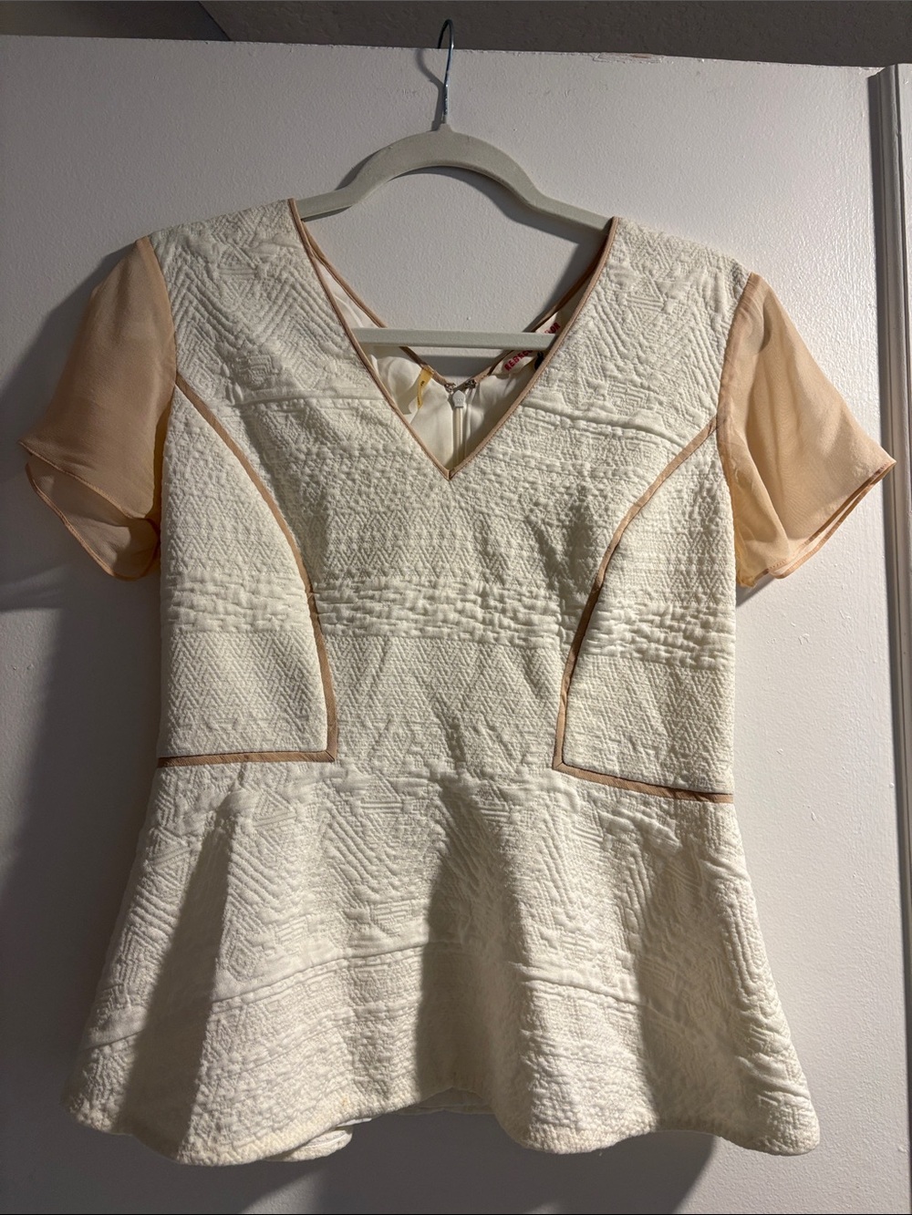 Rebecca Taylor Cream Textured Peplum Top with Sheer Peach Sleeves sz-10